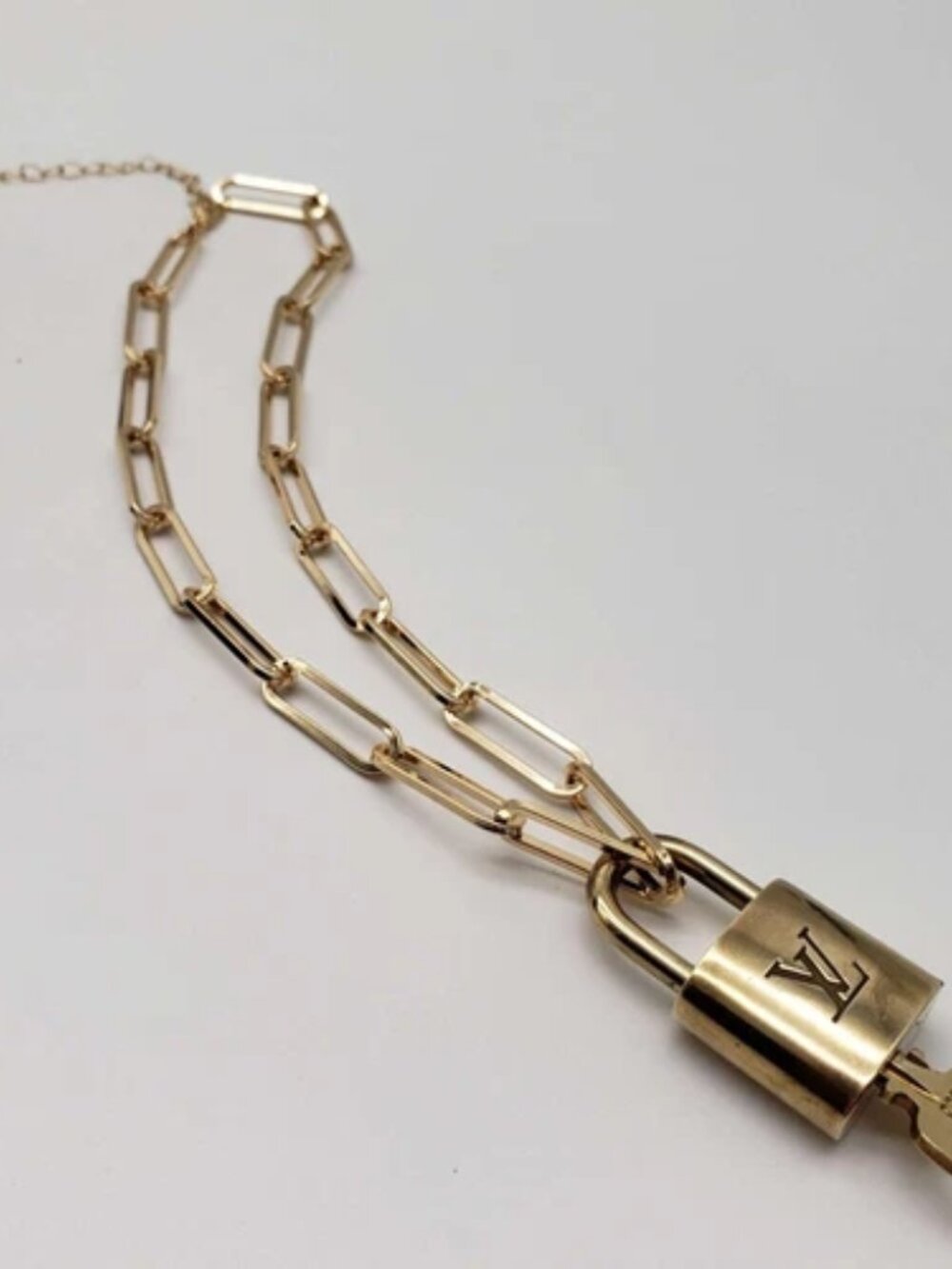 Gold-Plated Necklace with Authentic Louis Vuitton Padlock - Picture 5 of 8